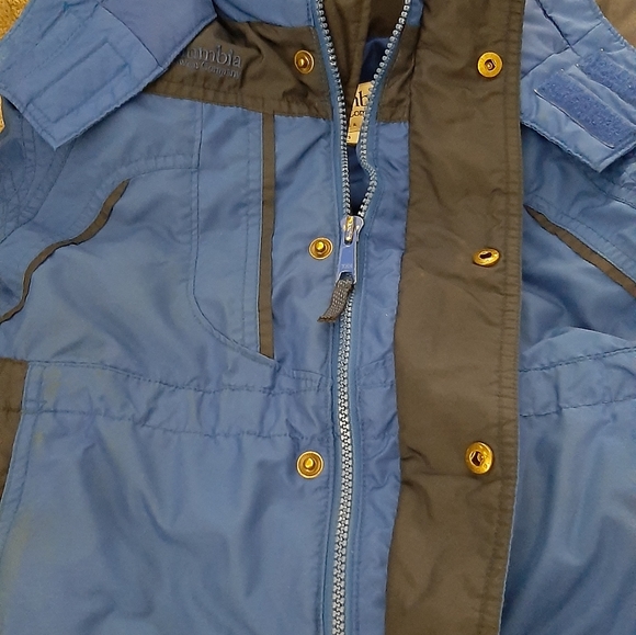 COLUMBIA SPORWEAR COMPANY BOYS COAT.SZ::3T HOODIE DETACHABLE. VERY NICE. VERY GO - Picture 1 of 7